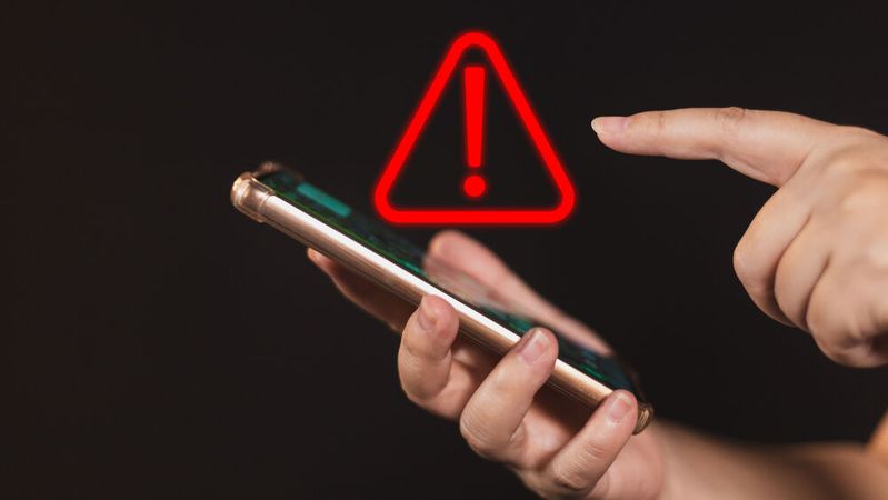 Angreifer können auf iPhones, iPads und Macs beliebigen Code ausführen, indem sie ihre Opfer dazu verleiten, eine präparierte Datei zu öffnen oder zu verarbeiten.(Bild:  eakgrungenerd - stock.adobe.com)