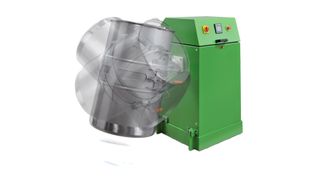 Per Knopfdruck gemischt – die neuen Fassmischer von Fuchs Maschinen kommen ohne Handkurbel aus und vereinfachen so die Bedienung des Systems erheblich. (Bild: Fuchs Maschinen)