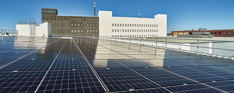 Das World Economic Forum würdigt Siemens Fürth für seine nachhaltige  Produktion.(Bild:  Siemens AG)