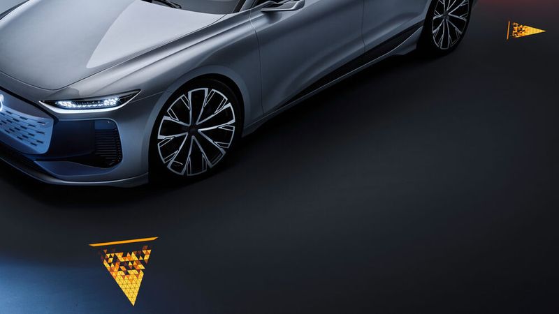 Audi arbeitet auch an der Bodenprojektion des Blinkers, wie hier beim Konzeptfahrzeug Audi A6 E-Tron Concept gezeigt. (Bild: Audi)