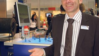 Günter Hofmann, Mitglied der Jongen-Geschäftsführung, erwartet schon für dieses Jahr gute Geschäfte mit den neuen Vollhartmetall-Schruppfräsern.  Bild: Kroh (Archiv: Vogel Business Media)