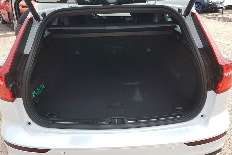 Der Kofferraum, der über eine ebene Ladefläche verfügt, schluckt mindestens 529 Liter. (Mauritz/»kfz-betrieb«)