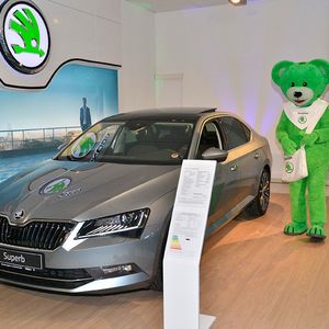 Ein Hingucker für die Gäste der Neueröffnung war die neue Generation des Skoda Superb.(Foto:  Auto Wichert/Martin Brinckmann)
