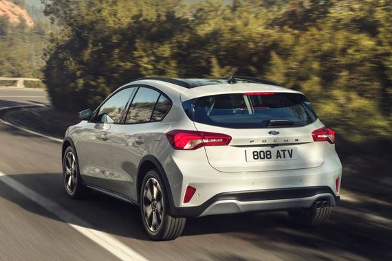 Eine Plastikbeplankung rundum suggeriert beim Focus „Active“ Robustheit.