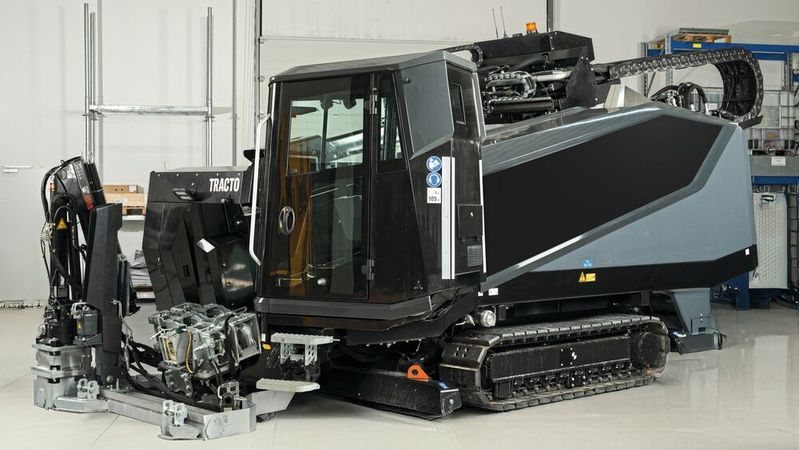 Die HDD-Bohranlagen von Tracto sind darauf ausgelegt, sowohl gerade als auch kurvige Bohrtrassen für Strom-, Gas-, Kommunikations- oder Wasserleitungen durch jede Art von Gelände anzulegen.(Bild:  Helukabel)