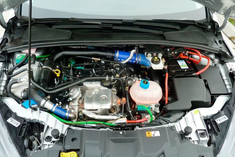 Voller Motorraum. Ist beim Frontantrieb etwas vom 48-Volt-Mildhybridmodul auszumachen? (Wolfgang Pester)