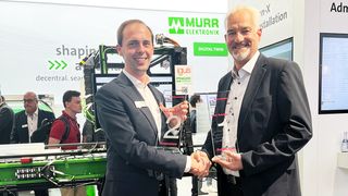 Strategische Partnerschaft in Sachen Energieketten. Im Bild: Dr.-Ing. Paul Zeller (links), Member of the Executive Board von Murrelektronik, und Christian Stremlau, Vice President/Prokurist von Igus.  (Bild: Murrelektronik/Igus)