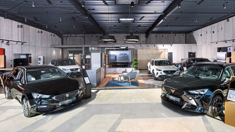 Dazu kommen helle Holztöne und immer wieder Kupfer-Applikationen. (Bild: Scherer-Gruppe)