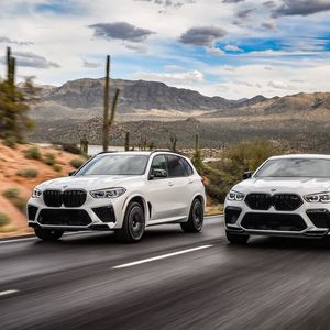 BMW schickt die Powervarianten von X5 und X6 ins Rennen.(Bild:  BMW)