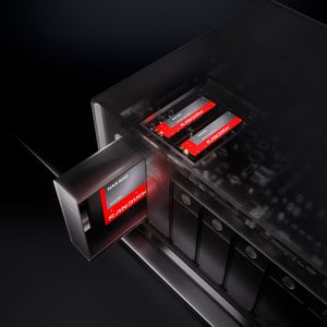 Die NAS-600-SSD mit SATA-Interface sieht Sandisk als leistungsfähigeren Ersatz für SATA-HDDs, sofern der Einbau von 2,5-Zoll-Laufwerken möglich ist. Einige NAS-Modelle erlauben zudem den Einbau zusätzlicher M.2-NVMe-SSDs wie der NAS 800.   (Bild:  Sandisk)