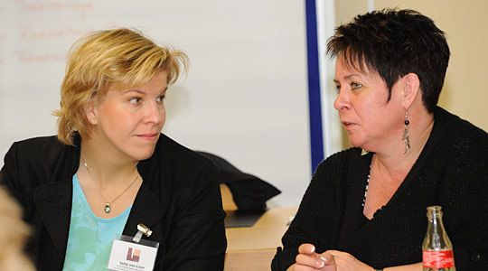 ... Betty van Loon (EGA Einkaufsgenossenschaft Automobile) und Angela Gustorf (AutoZentrum West) ... (Archiv: Vogel Business Media)