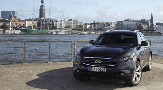 ... während der FX 37 mit einem 3,7-Liter-Motor auskommen muss, der aber immer noch 320 PS entwickelt. (Archiv: Vogel Business Media)