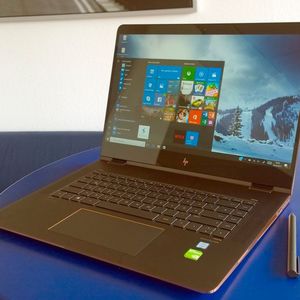 HP hat leistungsfähige Hardware in das Spectre x360 15 gepackt: Intel Core i7-7500U, Nvidia Geforce 940MX, SSD mit einem TB Kapazität und ein 15,6-Zoll-Display mit 4K-Auflösung.