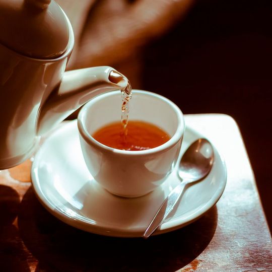 Four or more cups of black, green, or oolong tea every day are linked to a 17 percent lower risk of developing type 2 diabetes. Four or more cups of black, green, or oolong tea every day are linked to a 17 percent lower risk of developing type 2 diabetes.