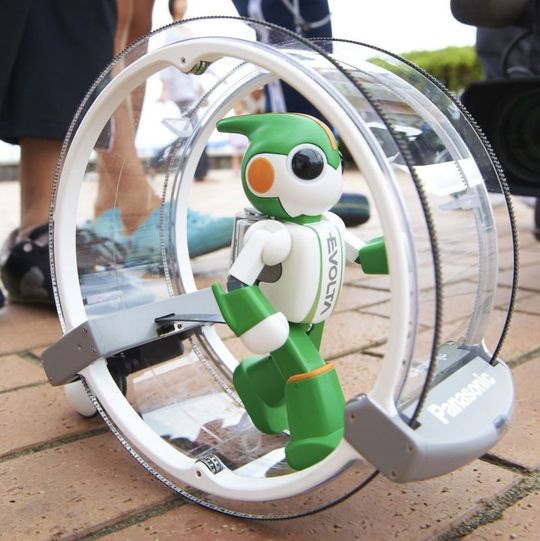 Im Hamsterrad: Serviceroboter übernehmen schwere Aufgaben und ermüden nie(Foto:  Panasonic)