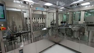 Die Abfülllinie OFCM84 produziert 200 Stück/min und besitzt CIP- und SIP-Funktionen. (Bild: Steriline)