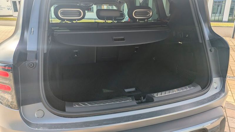 Der Kofferraum fasst Smart zufolge 630 Liter, bei umgeklappten Sitzen sind es 1.530 Liter. (Bild: Simon – VCG)