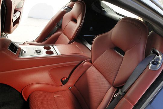 Die hinteren Sitze sind passgenauer eingebaut als beim Panamera. (Archiv: Vogel Business Media)