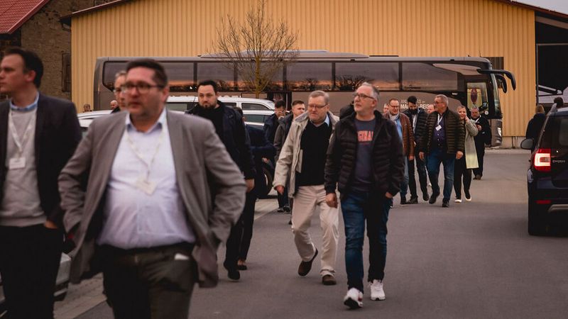 Per Bus-Shuttle ging es zur Abendveranstaltung der diesjährigen WKST, ...  (Bild: Stefan Bausewein)