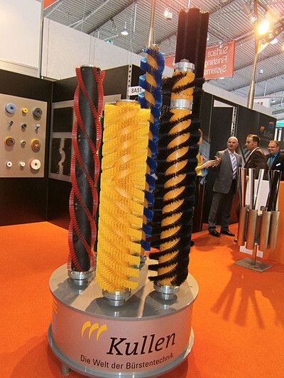 Oberflächentechnik: Die Welt der Bürsten bei Kullen... (Bild: Königsreuther)