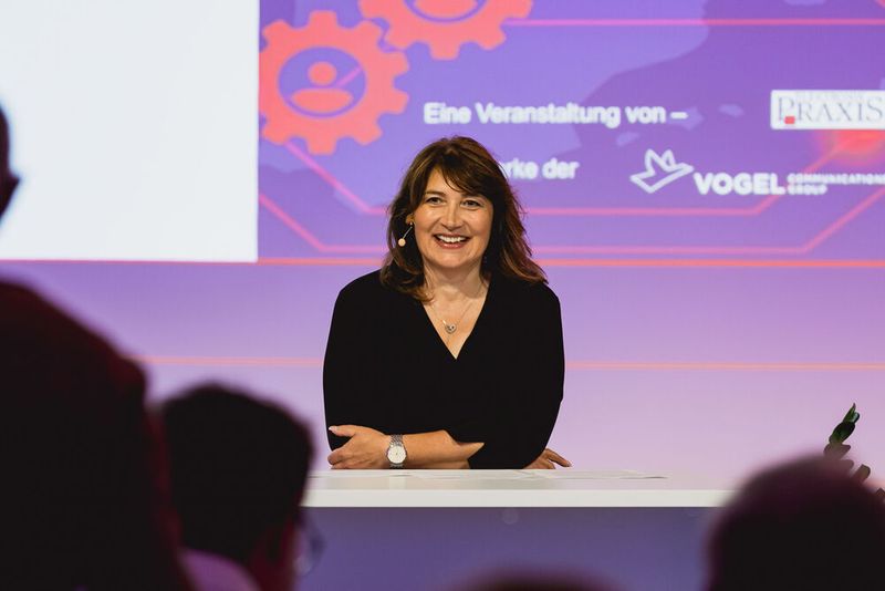 Der EMS-Tag 2024 in Würzburg bringt die Branche an einen Tisch, an dem Ideen und Lösungsansätze für Multikrisen diskutiert werden. (Bild: Stefan Bausewein)