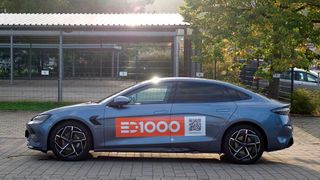 Eine wirklich elegante Sportlimousine hat BYD mit dem Seal auf die Räder gestellt. Nur schade, dass der Testwagen mit Aufklebern vom vorherigen Einsatz zu uns kam. (Bild: Rosenow – VCG)