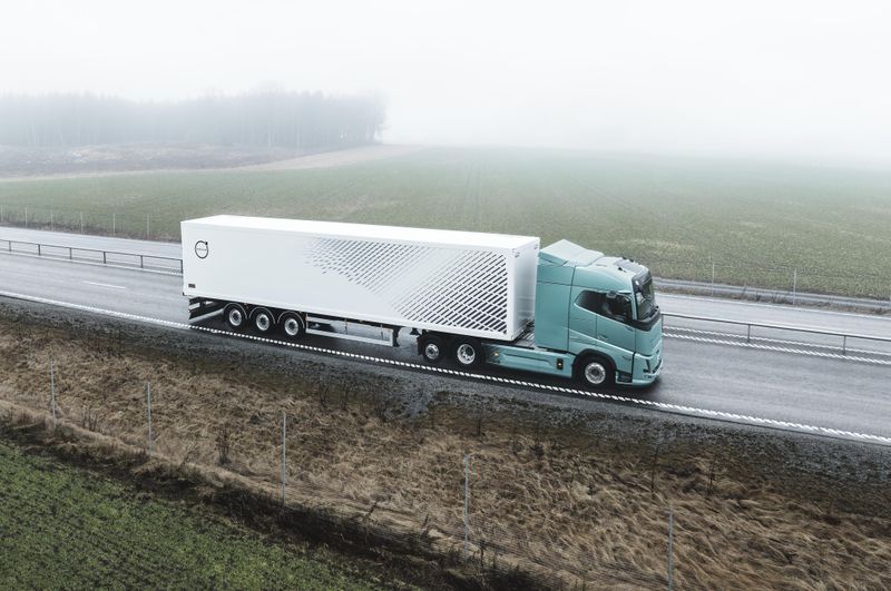 Der FH Aero Electric soll bis zu 600 Kilometer rein elektrisch fahren können. Mittels Megawattladen soll der Akkustand in rund 40 Minuten von 20 auf 80 Prozent steigen. (Bild: Volvo Trucks)