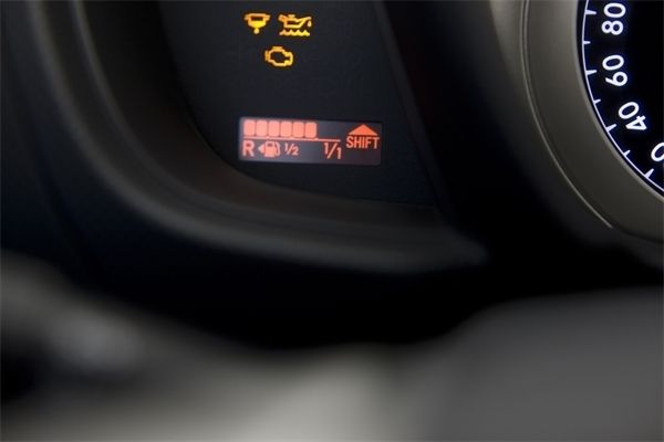 Im Display kann der Fahrer sehen, wann er einen höheren oder niedrigeren Gang einlegen muss, um möglichst spritsparend zu fahren. (Archiv: Vogel Business Media)