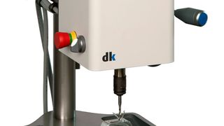 Kompakte Gewindeschneidmaschine Gewindequick für sichere, schnelle und wiederholgenaue Gewindeherstellung ohne Werkzeugbruch. (dk GmbH)