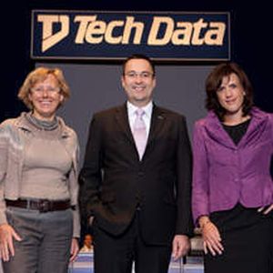 Gut gelauntes Tech-Data-Management (v.l.): Azlan-Chef Marc Müller, Tech-Data-Regional-Managerin Els Demeester, Brightstar-Chef Axel Grellhorst sowie die beiden Tech-Data-Deutschland-Geschäftsführer Simone Frömming und Günter Schiessl.