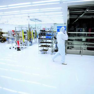 Bei Endress und Hauser in Maulburg werden hoch belastbare Drucksensoren aus Keramik durchgängig im Reinraum produziert. Diese Produktionsmaßnahme ist notwending, um hohe Fertigungsqualität zu erreichen.  