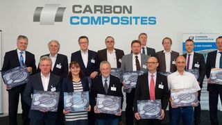 Die Vereine entschieden sich einstimmig für die Fusion. Im Anschluss an die Abstimmung wurden langjährige Vorstände von Carbon Composites geehrt.  (Carbon Composites e.V. )