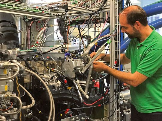 Öko-Tuning: Der Dieselmotor am Empa-Prüfstand wurde auf DME angepasst. (Bild:  Empa)