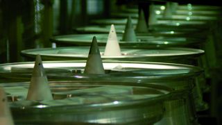 Leichtmetallräder am laufenden Band: Borbet fertigt auf hochautomatisierten Anlagen, die per Ethernet vernetzt sind. (Archiv: Vogel Business Media)