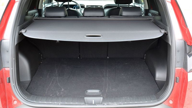 Reichlich Platz ist auch für Gepäck vorhanden. Wenn alle fünf Sitzplätze belegt sind, fasst der Kofferraum bis zu 620 Liter. (Michel/»kfz-betrieb«)