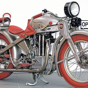 Opel avancierte in den Zwanzigern zum größten Fahrradhersteller der Welt, unter anderem dank der Fließbandfertigung. Es lag also nahe, die wiederaufgenommene Motorradproduktion ebenfalls auf das Fließband zu setzen. Das Prinzip des Pressstahlrahmens kam dieer Produktionsart sehr entgegen.(Bild:  Opel Automobile GmbH)