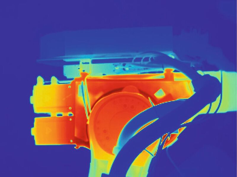 Bild 1: Wärmebildaufnahme einer sich im laufenden Betrieb mit der Zeit aufgewärmt habenden Roboterstruktur.