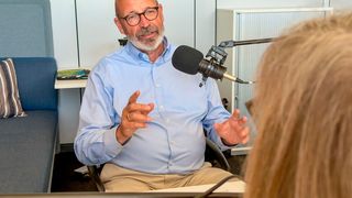 Rechtsanwalt Joachim Otting ermahnt die Kfz-Händler, ihr Verkäuferhandwerk ernst zu nehmen. (Bild: Stephan Schmitt - Die goldene Kuh)
