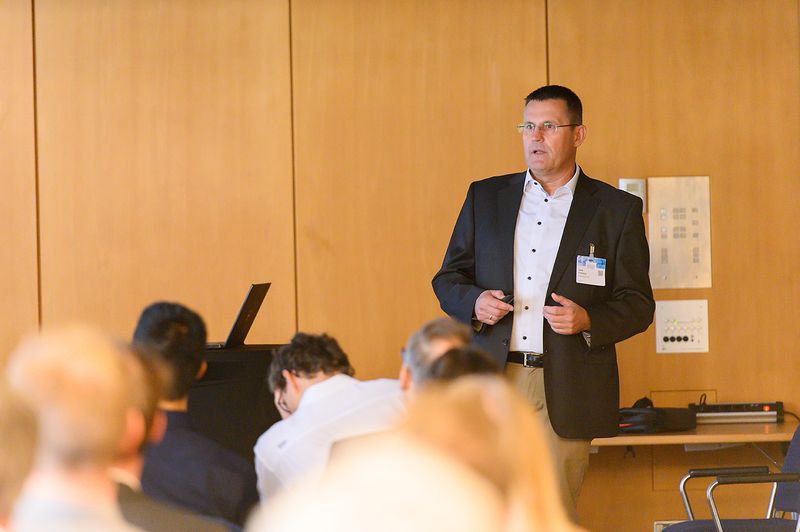 Jens Fröhlich, Kumavision, hielt einen Vortrag zum Thema Digitalisierung, KI und Regularien in der Medizintechnik mit der Unternehmenssoftware Medtec365. (Bild: Stefan Stark/Koala Agentur)