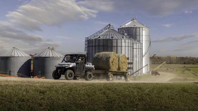 Über 1,1 Tonnen kann der Mini-Traktor an den Haken nehmen. (Bild: Polaris)