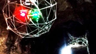 Eine Drohne auf unterirdischem Erkundungsflug. (TU Bergakademie Freiberg)