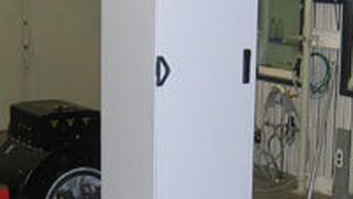 Erdbebensicherer Schrank beim Seismic-Test (Archiv: Vogel Business Media)