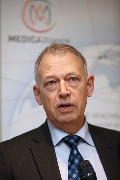 „Die klassische Grenze zwischen Medizintechnik und Informationstechnik existiert fast nicht mehr. Wir haben es jetzt mit Digital Health zu tun. Dies hat denn auch Auswirkungen auf alle Ausstellungsbereiche der Medica“, beobachtet Horst Giesen, Global Portfolio Director Healthcare & Medical Technologies bei der Messe Düsseldorf. (Messe Düsseldorf / ctillmann)