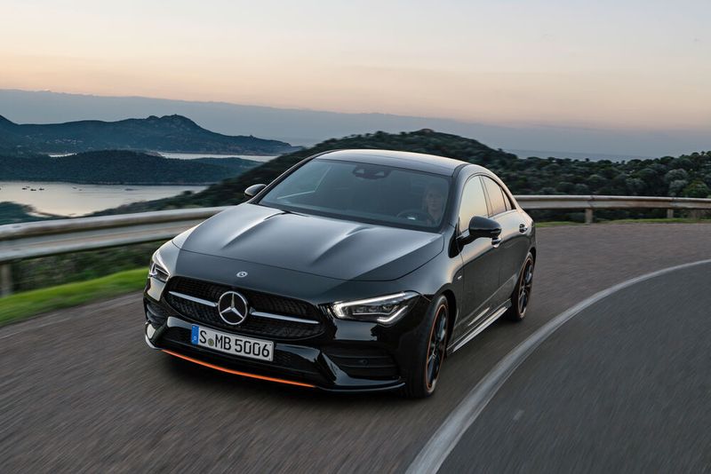 Extrem niedrig bleibt dabei der Luftwiderstands-Beiwert mit 0,23. (Daimler)