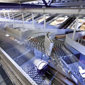 Bild 1: Moderne Fördertechnikanlagen müssen regelmäßig gewartet werden, denn ein Ausfall der Logistik kann teuer werden.