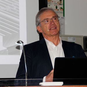 Prof. Dr-Ing. Eberhard Abele, Leiter des Instituts PTW der TU Darmstadt, bei seinem Keynote-Vortrag im Rahmen des Datron-Tech-Day Ende Januar 2019, anlässlich des 50. Bestehens des 1969 gegründeten Unternehmens.