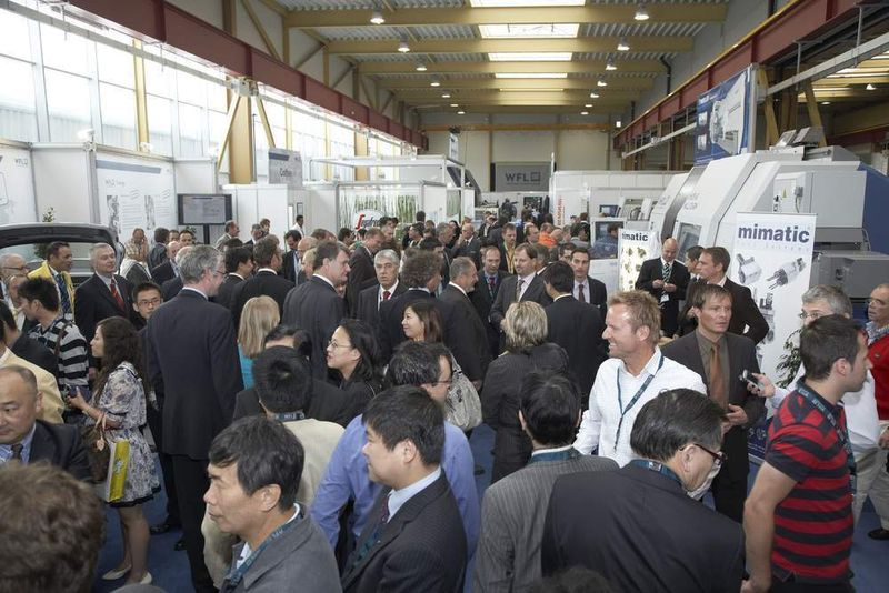 Reges Interesse im Ausstellungsbereich. (Archiv: Vogel Business Media)