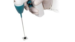 Mit der neuen Pipetboy Vakuum-Pinzette können Gegenstände mit bis zu 50 Gramm Gewicht aufgenommen und platziert werden. (Archiv: Vogel Business Media)