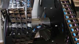 Das aufrollbare Energiekettensystem „E-Spool“ hat Igus auf der Motek 2012 nun in mehreren neuen Varianten vorgestellt. (Bild: Michel)