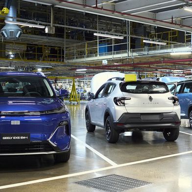 Geely hat sich mit gut 26 Prozent an Renault do Brasil beteiligt. Nun werden im Ayrton-Senna-Werk in São José dos Pinhais auch Geely-Modelle für den südamerikanischen Markt produziert. (Bild: Renault)